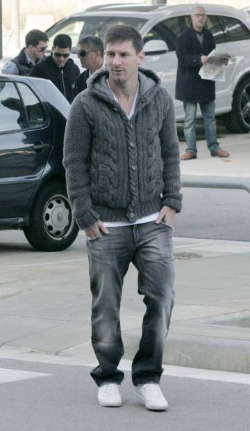 ¿Desaliño estudiado o ausencia de estilo y punto? El atuendo de Messi invita a la duda con frecuencia. En la imagen, el futbolista llegando al aeropuerto de Barcelona en 2013.