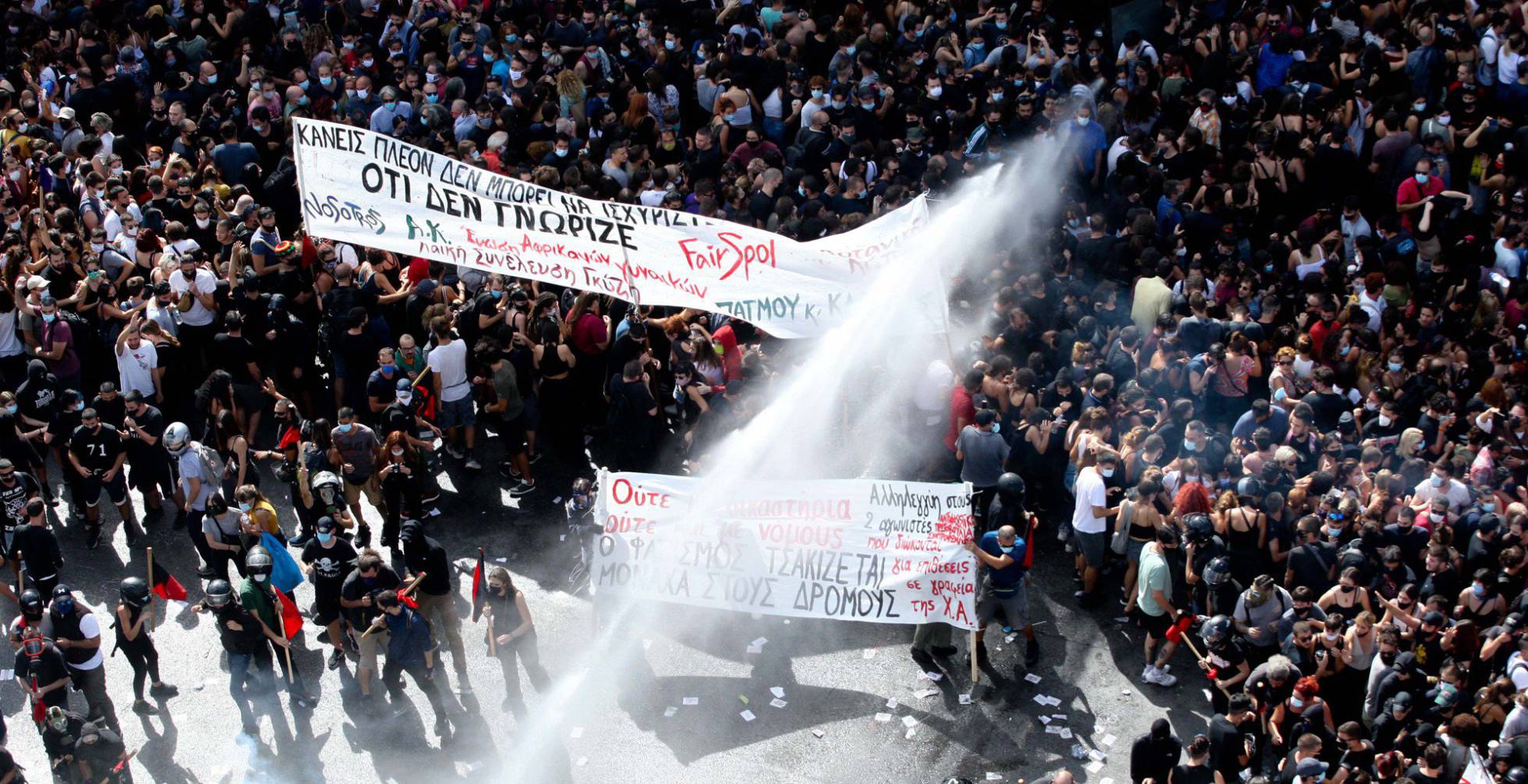 Miles de personas se manifiestan frente al Tribunal de Apelaciones de Atenas ante el veredicto de Aurora Dorada