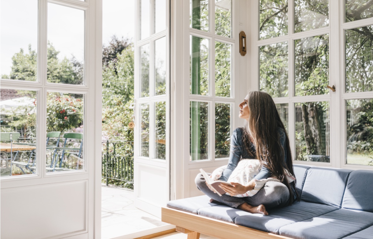 Cómo ventilar y sanear el ambiente de casa ahora que llega el frío (y productos que pueden ser útiles)
