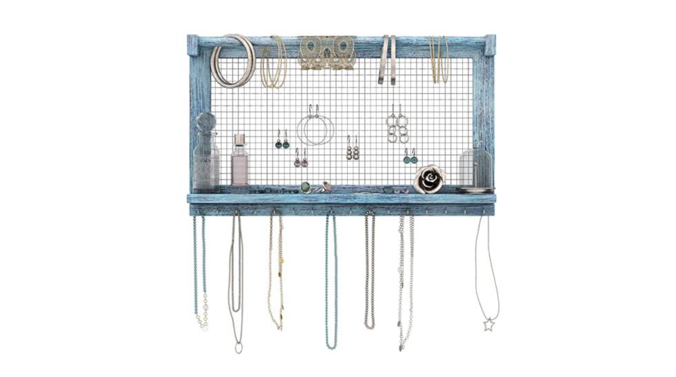 ¿Una solución para ordenar las joyas? Este organizador de estilo bohemio que se cuelga de la pared