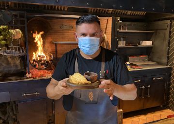 Javier Brichetto y las parrillas del restaurante Piantao Javier Brichetto y las parrillas del restaurante Piantao