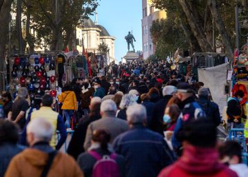 El Rastro vuelve a la vida tras ocho meses de parón El Rastro vuelve a la vida tras ocho meses de parón