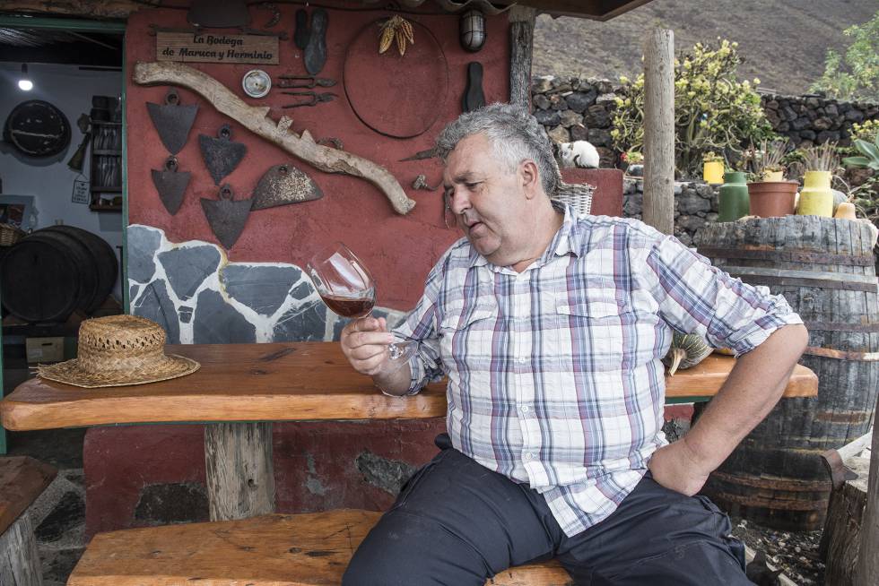 El viticultor Herminio Sánchez.