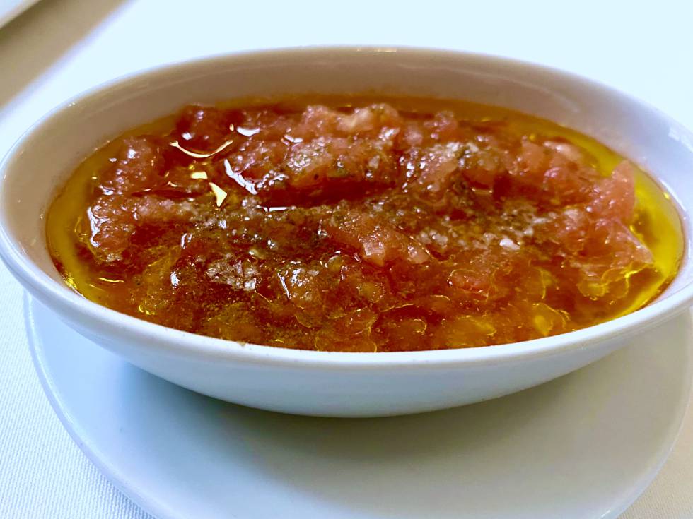 El tomate, crudo, recién rallado. J. C. CAPEL