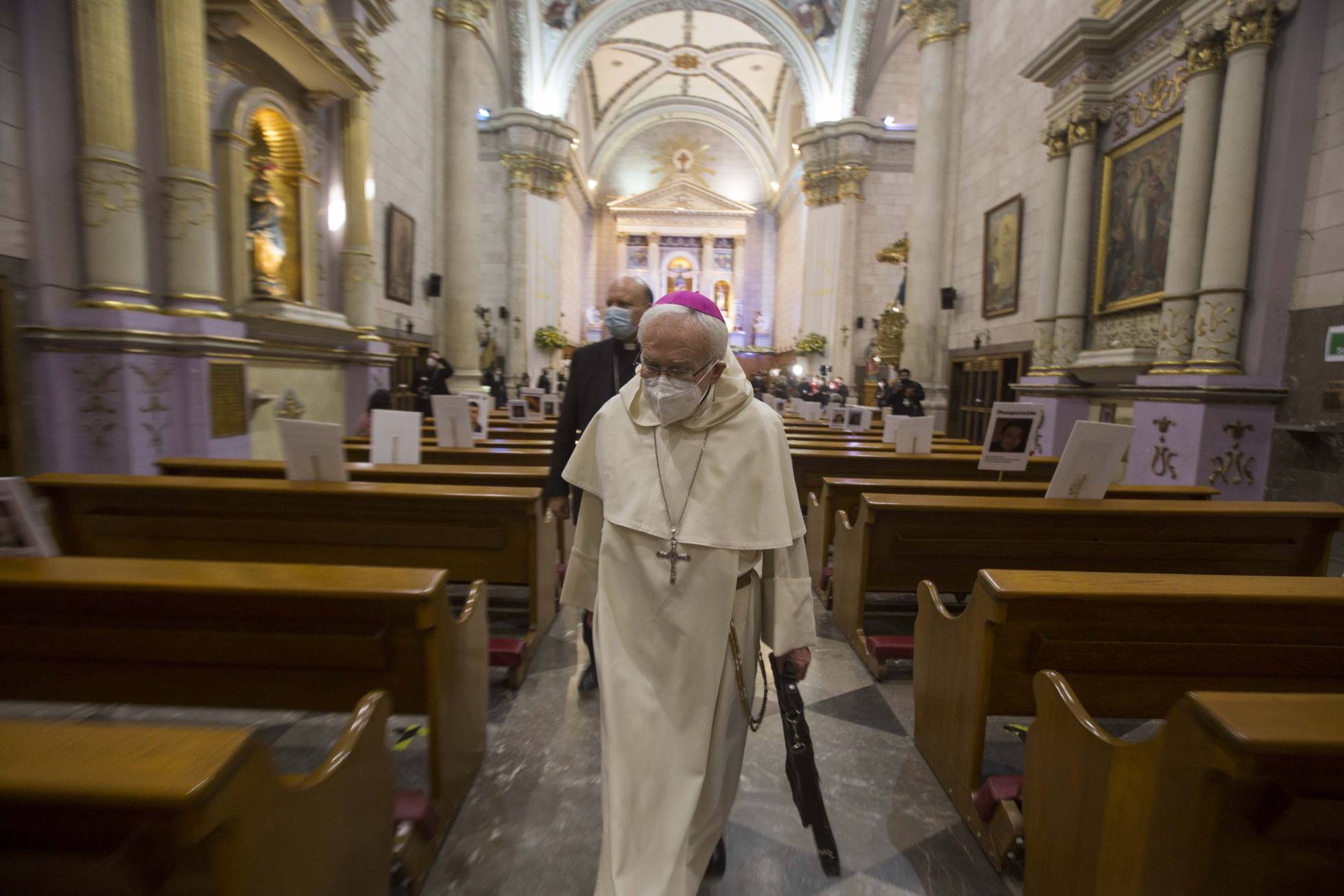El adiós del obispo Vera, en imágenes