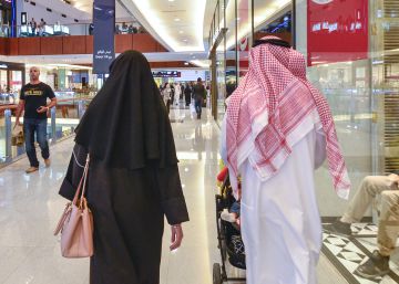 Un tribunal de Sharjah niega el divorcio a una mujer y la insta a obedecer al marido Un tribunal de Sharjah niega el divorcio a una mujer y la insta a obedecer al marido