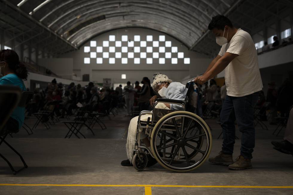 La odisea de vacunarse en Ecatepec, en imágenes