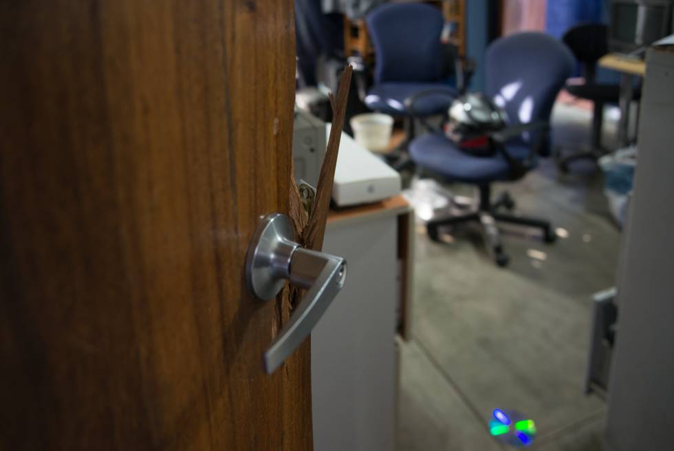 El día en que la policía confiscó la redacción de dos medios de comunicación en Nicaragua, en imágenes