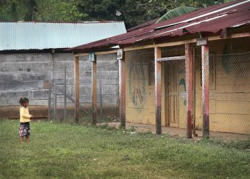 Pupitres oxidados y pizarras descascarilladas: el recuerdo de los huracanes en las escuelas