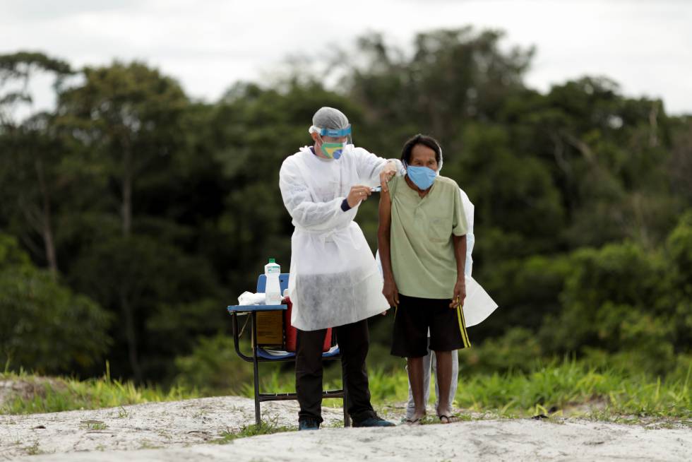 La campaña de vacunación en las comunidades indígenas de la Amazonia