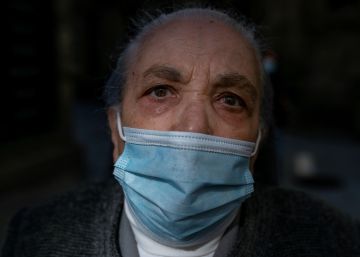 Otilia, la anciana que reparte a diario alimentos a los más necesitados Otilia, la anciana que reparte a diario alimentos a los más necesitados