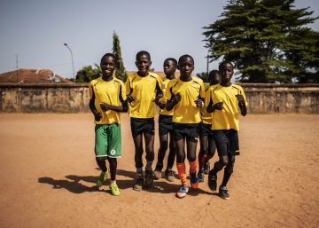 Una cancha para los niños de la calle en Bissau