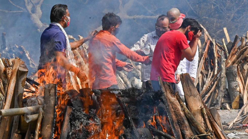 La grave crisis sanitaria por covid-19 en la India, en imágenes