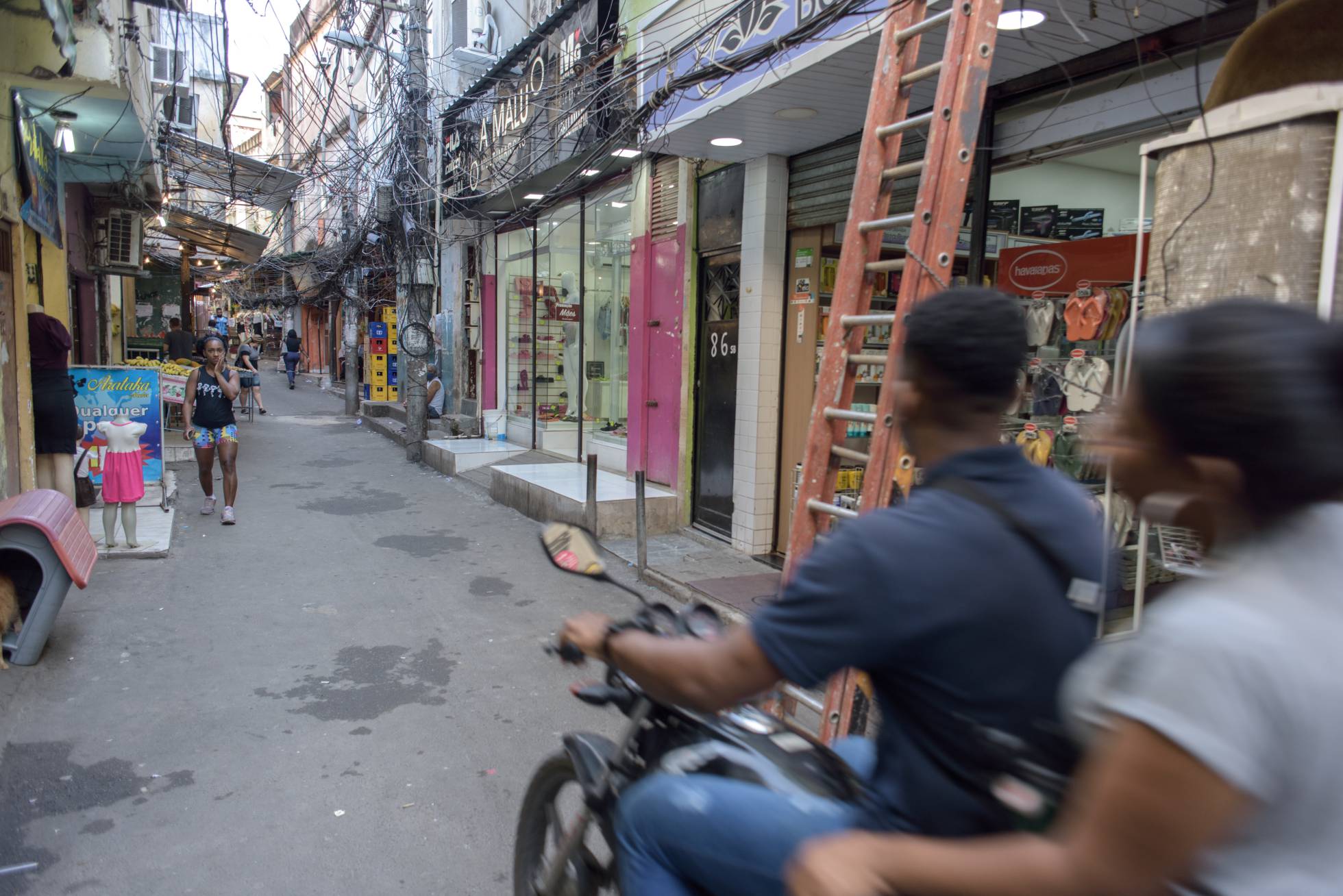 Una calle principal de la favela Jacarezinho, en Río de Janeiro, días después de la operación policial.