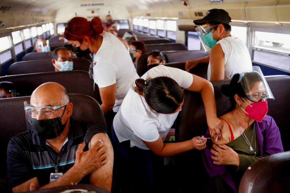 La vacunación a trabajadores de las maquilas de Ciudad Juárez, en imágenes