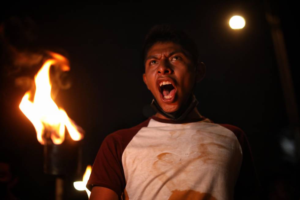 Las marchas en contra de la detención de los normalistas de Chiapas, en imágenes