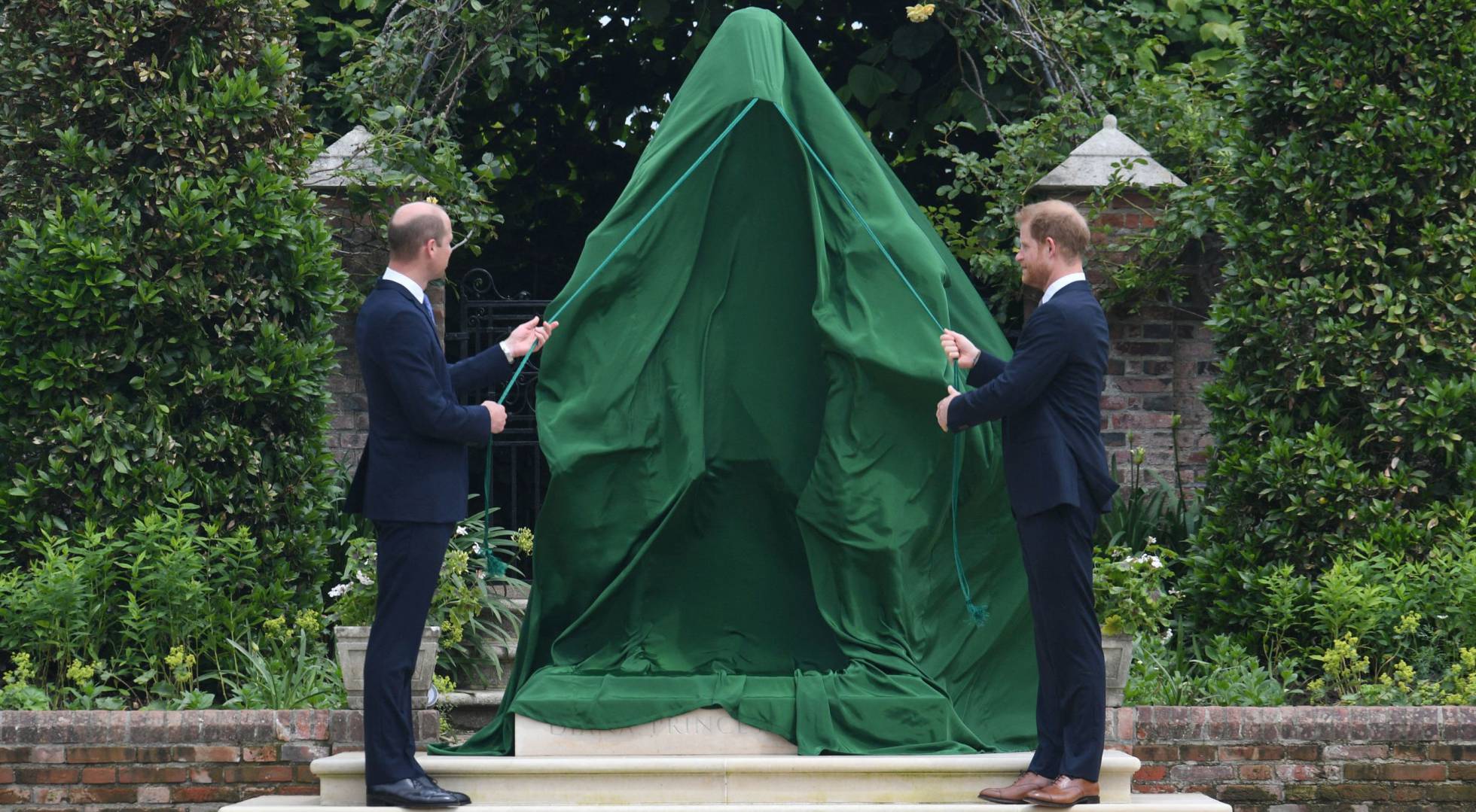 La inauguración de la estatua de la princesa Diana, en imágenes