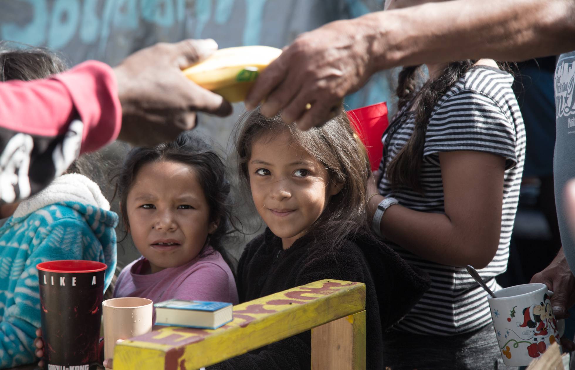 Migrantes entre fogones a la espera de un visado