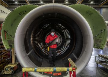 Así es la revisión de los aviones de Iberia, en imágenes