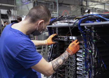 Dentro de un centro de almacenamiento de datos Dentro de un centro de almacenamiento de datos