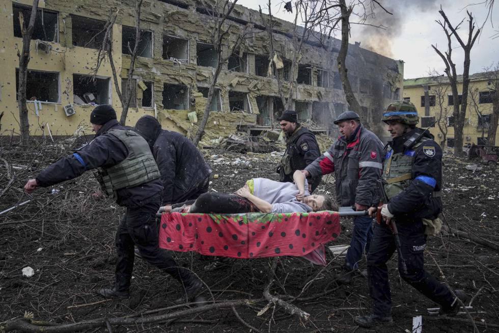 El bombardeo sobre un hospital materno-infantil de Mariupol, en imágenes