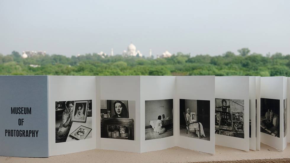 Museum Bhavan, 2017, instalado en frente del Taj Mahal. Cortesía del artista y Steidl. Göttingen