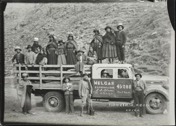 Un indígena entre ruinas, gigantes y su propia historia