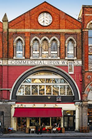 Café Kick en Shoreditch High Street, en Londres. Café Kick en Shoreditch High Street, en Londres.
