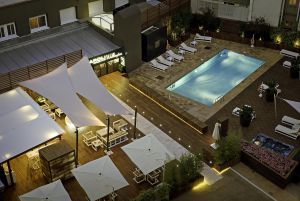 Piscina y terraza del Wellington. Piscina y terraza del Wellington.