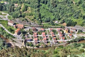 Vista aérea del poblado minero de Bustiello, en Asturias.
