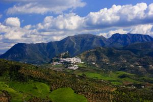 El pueblo de Zahara de la Sierra, en la sierra de Grazalema.