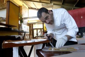 El chef Koldo Miranda en su restaurante de Castrillón (Asturias). El chef Koldo Miranda en su restaurante de Castrillón (Asturias).