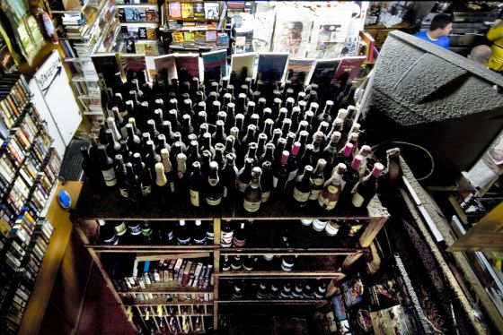 Un bareto de culto entre latas y botes de detergente en São Paulo