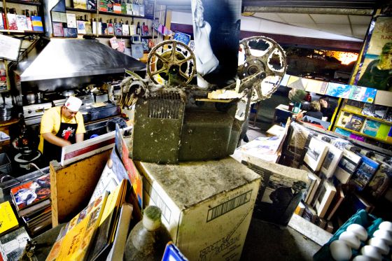 Un bareto de culto entre latas y botes de detergente en São Paulo