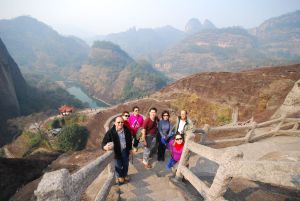 Turistas en el pico Tianyou,provincia de Fujian, China.