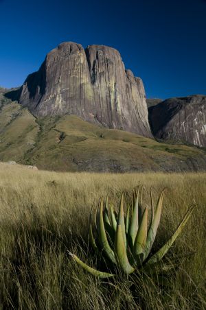 La montaña de Tsaranoro, cerca del parque nacional de Andringitra, en Madagascar.