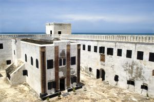 Patio interior del fuerte de Elmina, en la costa de Ghana, desde donde salían barcos cargados de esclavos.