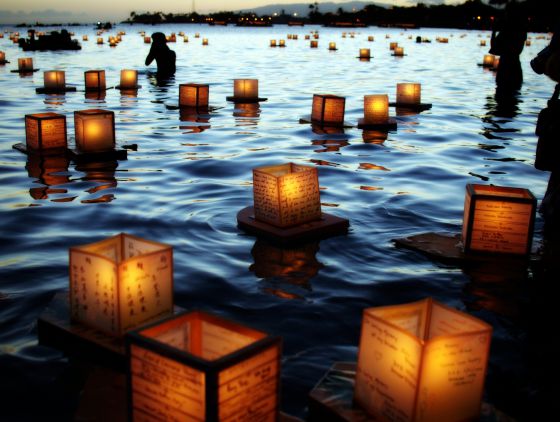 El festival de las linternas flotantes de Hawai.