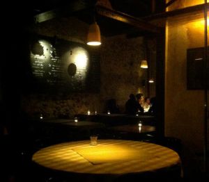 Interior del restaurante Wal-Fay, en la rue Godefroy-Cavaignac de París. Interior del restaurante Wal-Fay, en la rue Godefroy-Cavaignac de París.