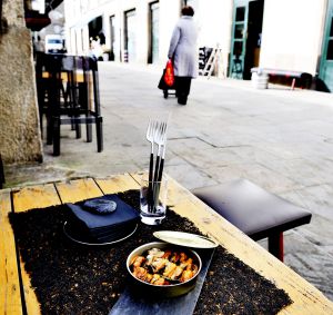 Tentadora propuesta de conservas en Abastos 2.0, en Santiago de Compostela. Tentadora propuesta de conservas en Abastos 2.0, en Santiago de Compostela.