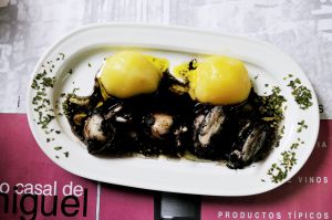 Plato de chipirones en A Casa de Miguel, en Cambados. Plato de chipirones en A Casa de Miguel, en Cambados.