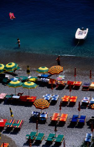 Playa del Fornillo, en Positano, en la costa de Amalfi (Italia).