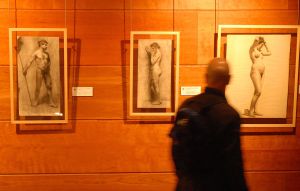 La exposición 'Luces de modernidad' en el Torreón, en Haro (La Rioja).