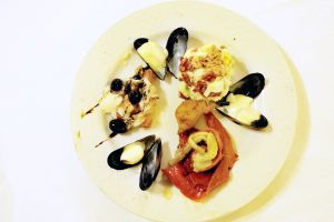 Plato combinado del restaurante L'Habana, en el Raval.