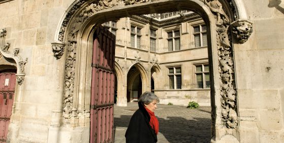 Entrada del Museo Cluny de arte medieval, en París.