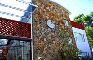 Fachada sur de la casa-hotel.