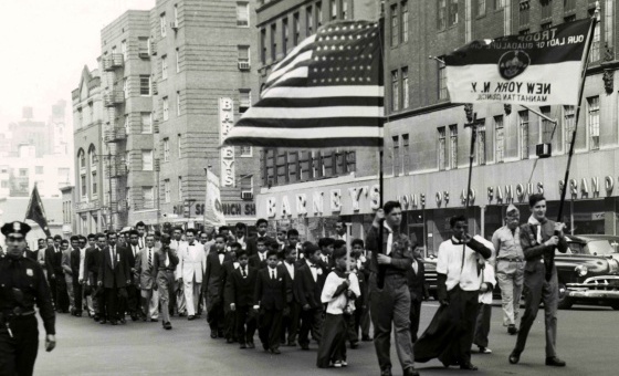Desfile de españoles de la cofradía de la iglesia de Guadalupe. Spanish Benevolent Society of New York Archive