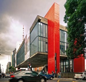 El Museo de Arte de São Paulo (MASP), de Lina Bo Bardi. rn