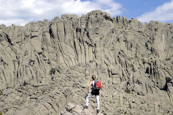 El caos pétreo de La Pedriza, en la sierra de Guadarrama, atrae a escaladores y senderistas.