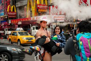 El 'naked cowboy' en Time Square.